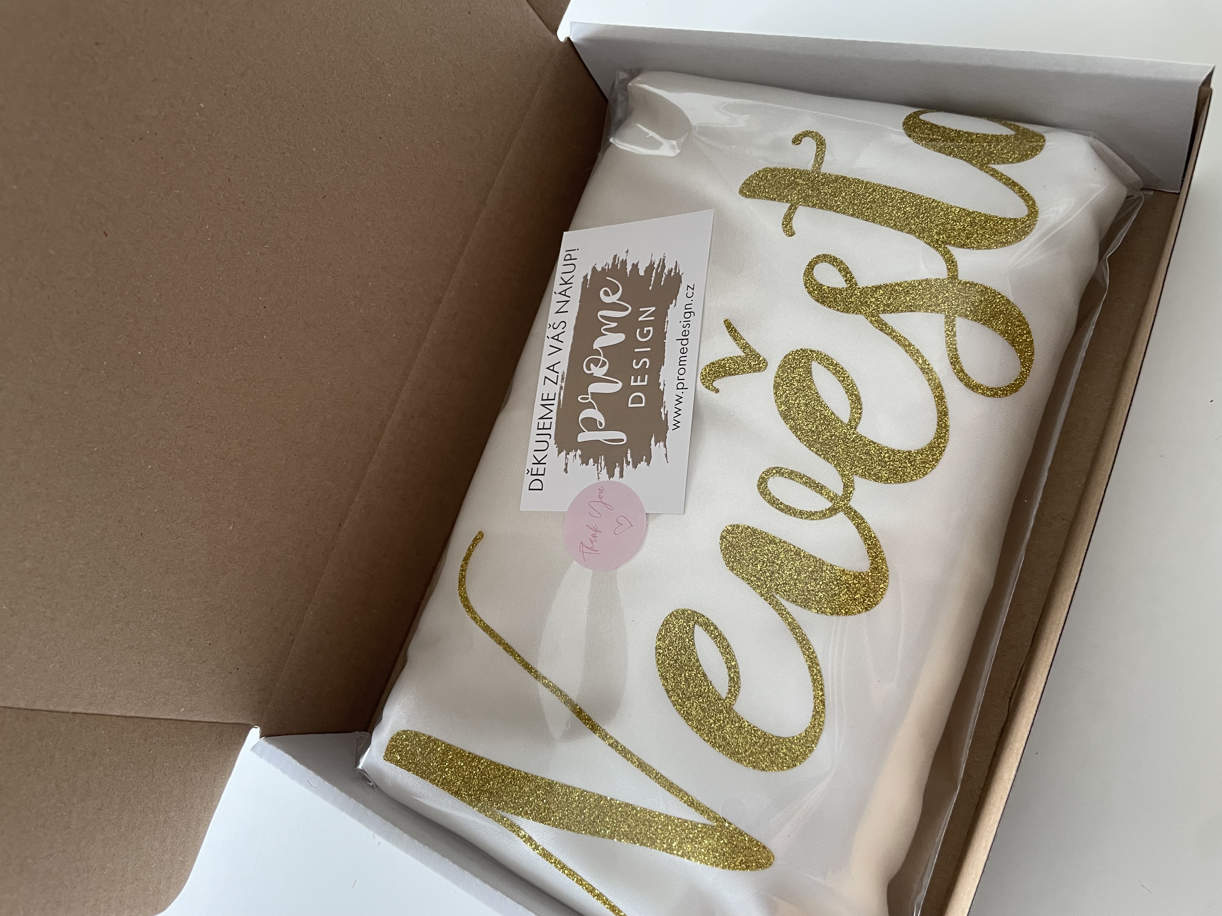 Dámský svatební župan v elegantním odstínu bílé barvy s krajkou - S vlastním textem