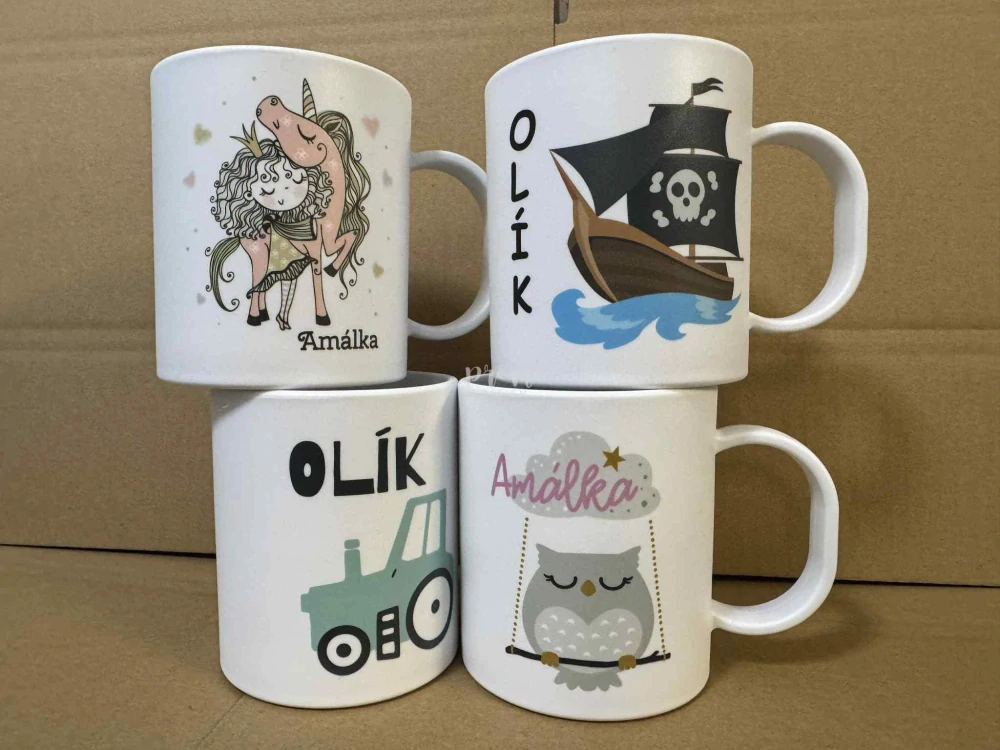 Dětský plastový hrnek - Princezna a jednorožec se jménem