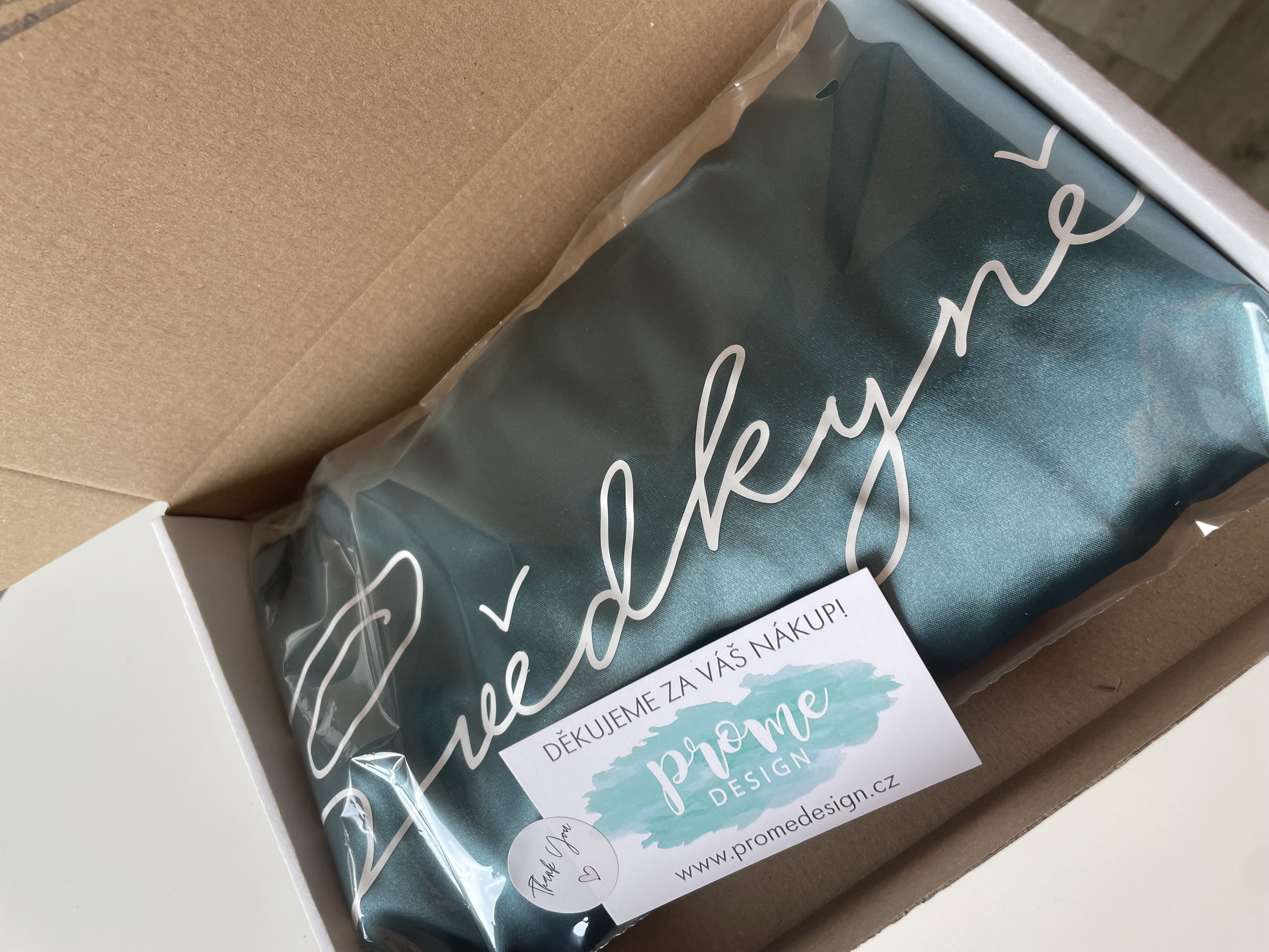 Dámský svatební župan v elegantním odstínu smaragdové barvy - S vlastním textem